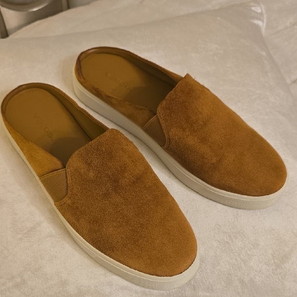 Vince Brown Tan Suede Flats with Sleek Design - Picture 1 of 9